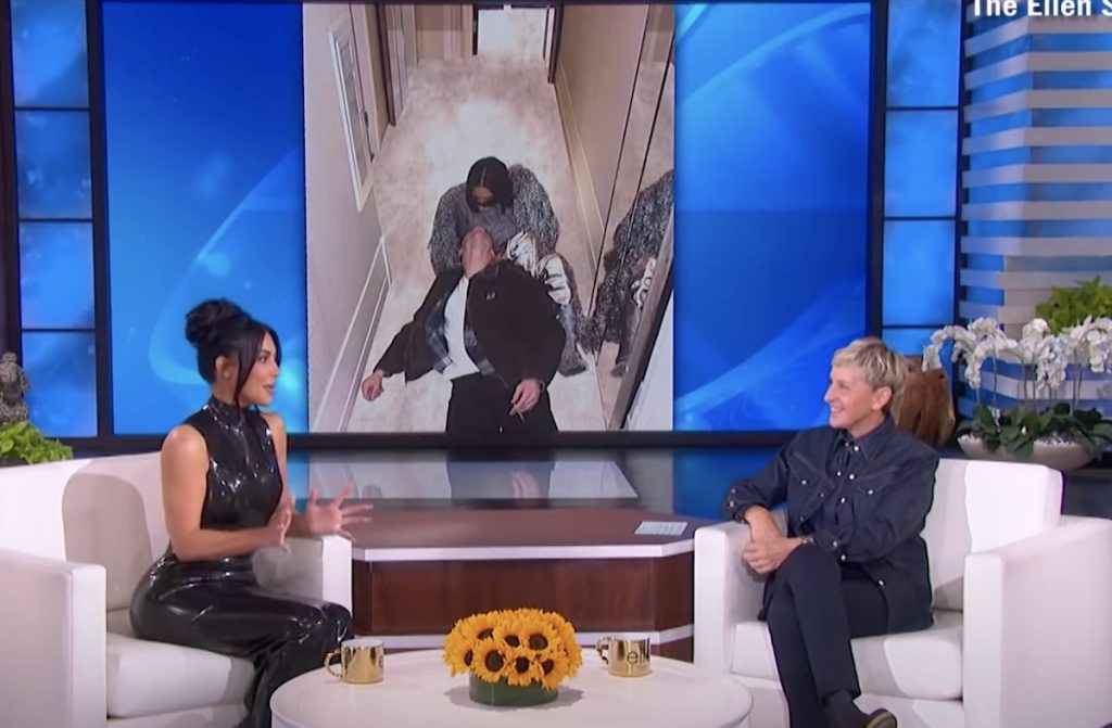 Kim Kardashian raconte à Ellen Degeneres son bonheur dans sa nouvelle relation avec Pete Davidson