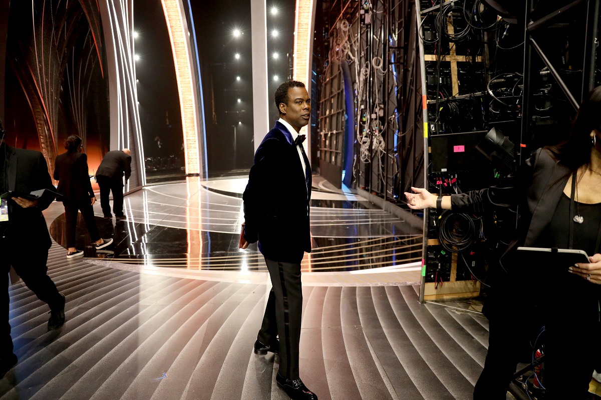 Photo de Chris Rock, qui vit dans un manoir loin d'Hollywood, dans les coulisses de la 94e cérémonie des Oscars