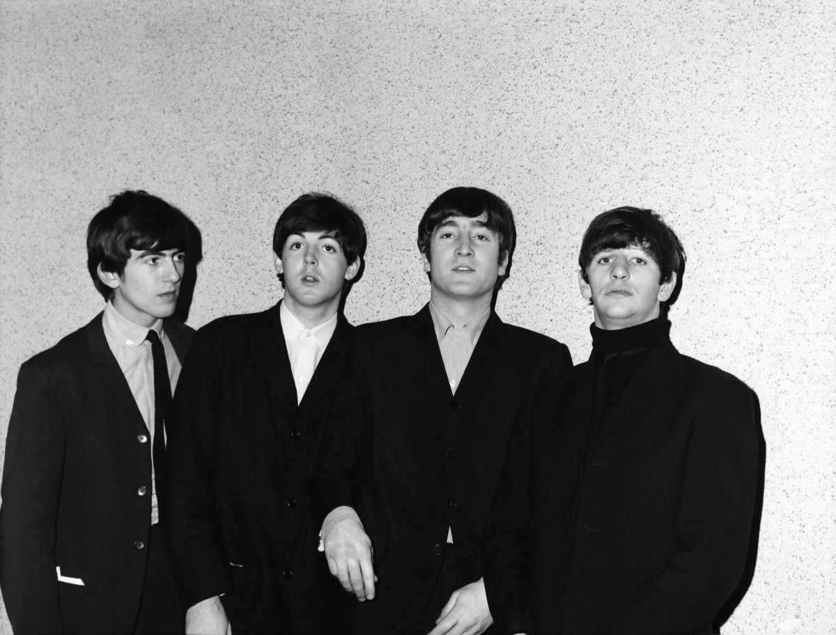 George Harrison, Paul McCartney, John Lennon et Ringo Starr des Beatles jouent au cinéma ABC d'Exeter