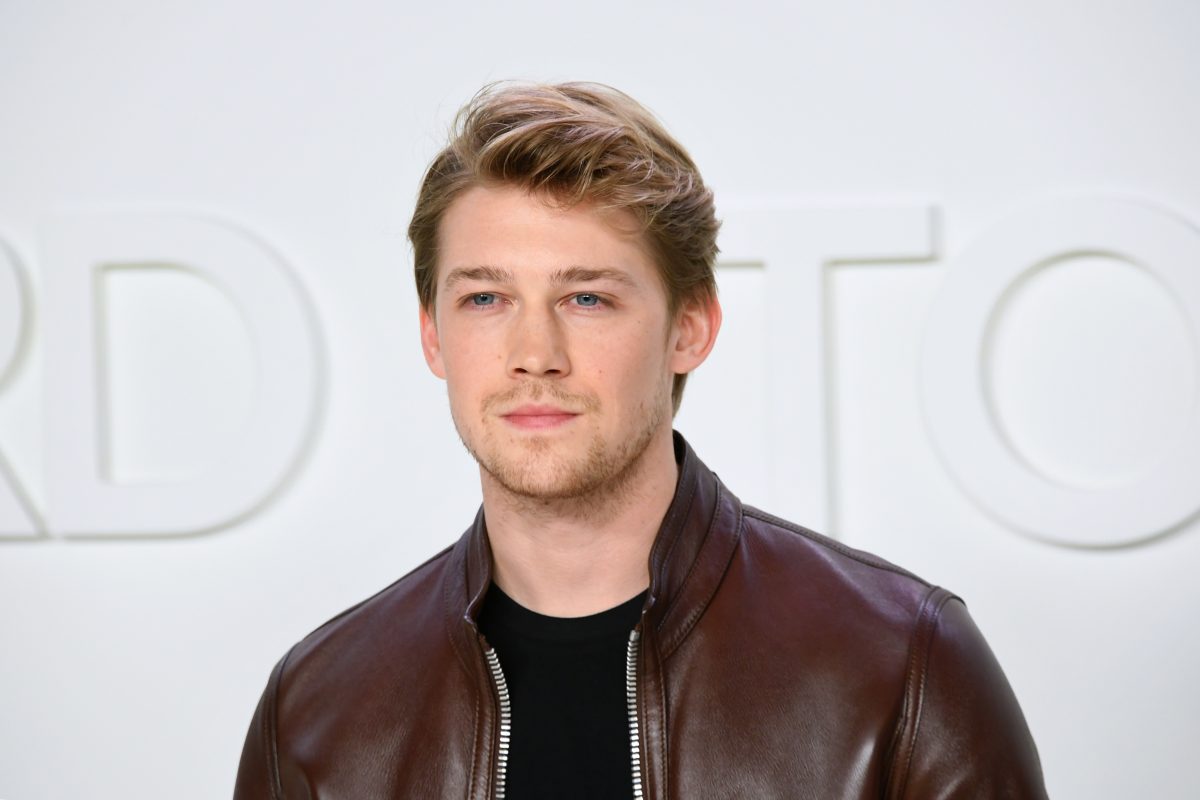 Joe Alwyn assiste au spectacle Tom Ford AW20 aux Milk Studios