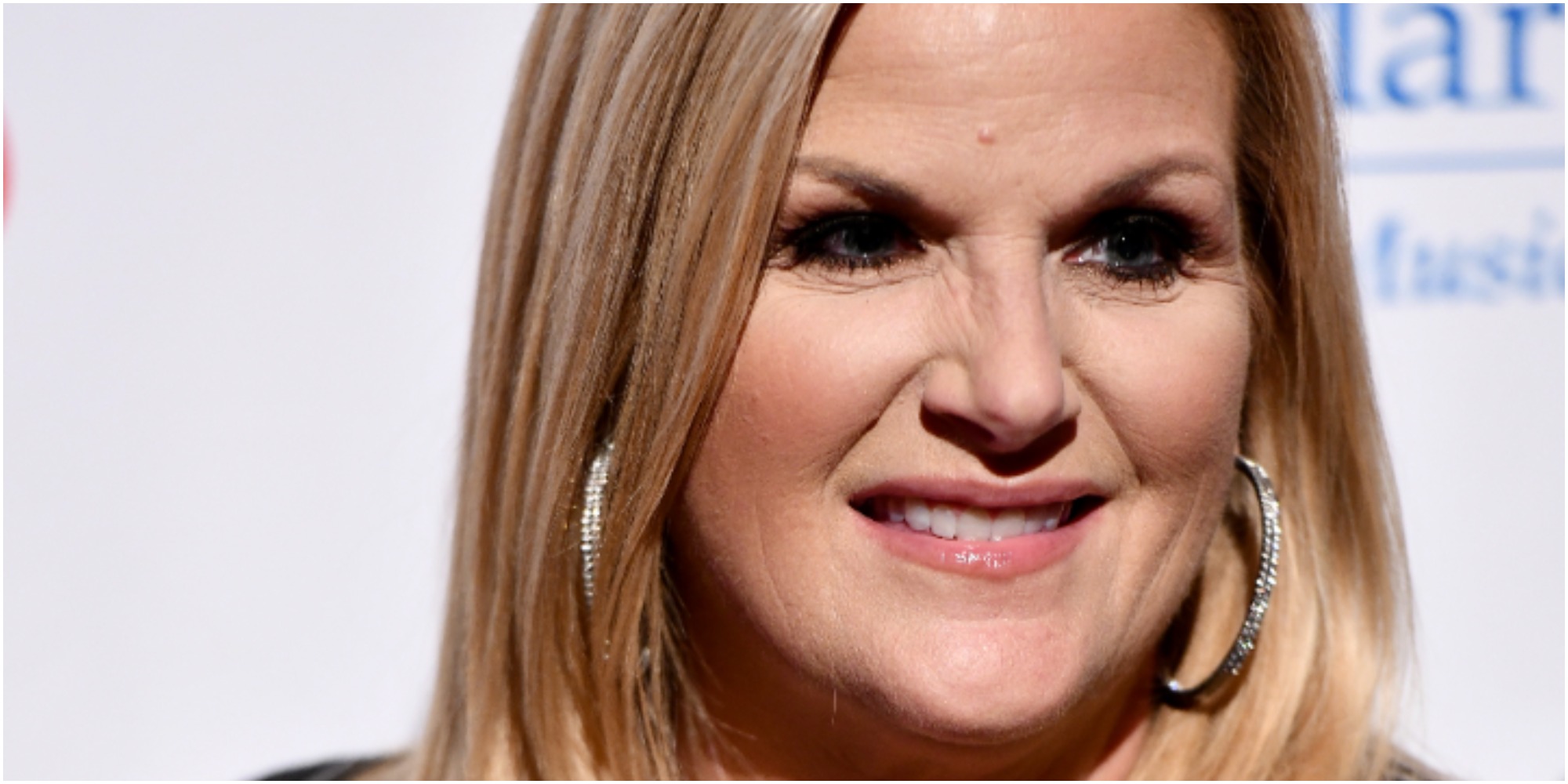 Trisha Yearwood pose sur le tapis rouge lors d'une conférence de presse.