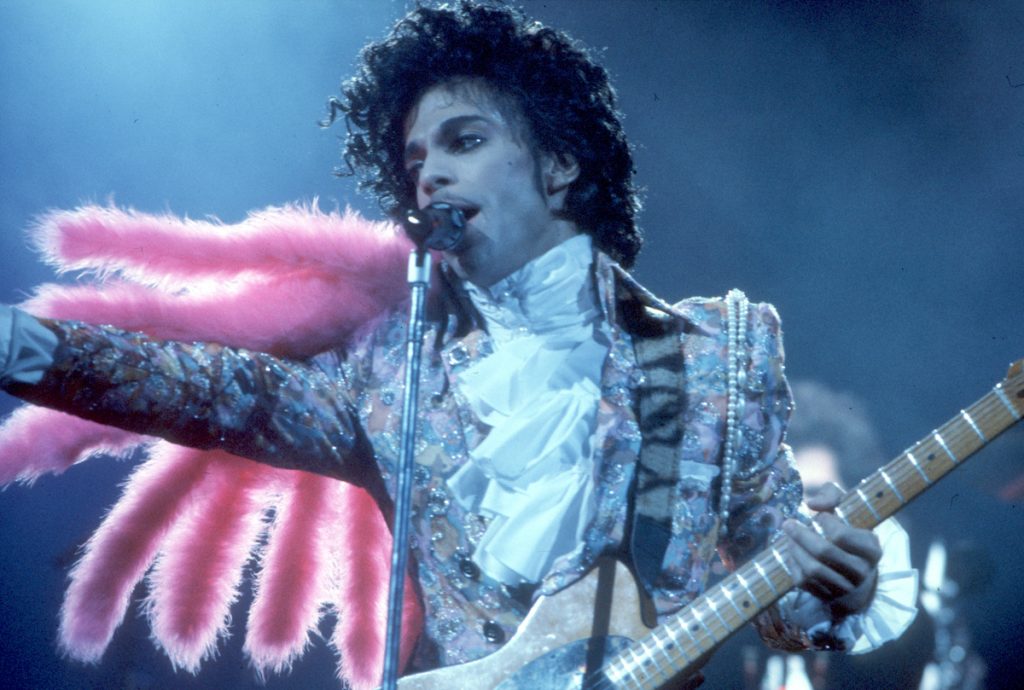 Prince se produit en direct au Fabulous Forum