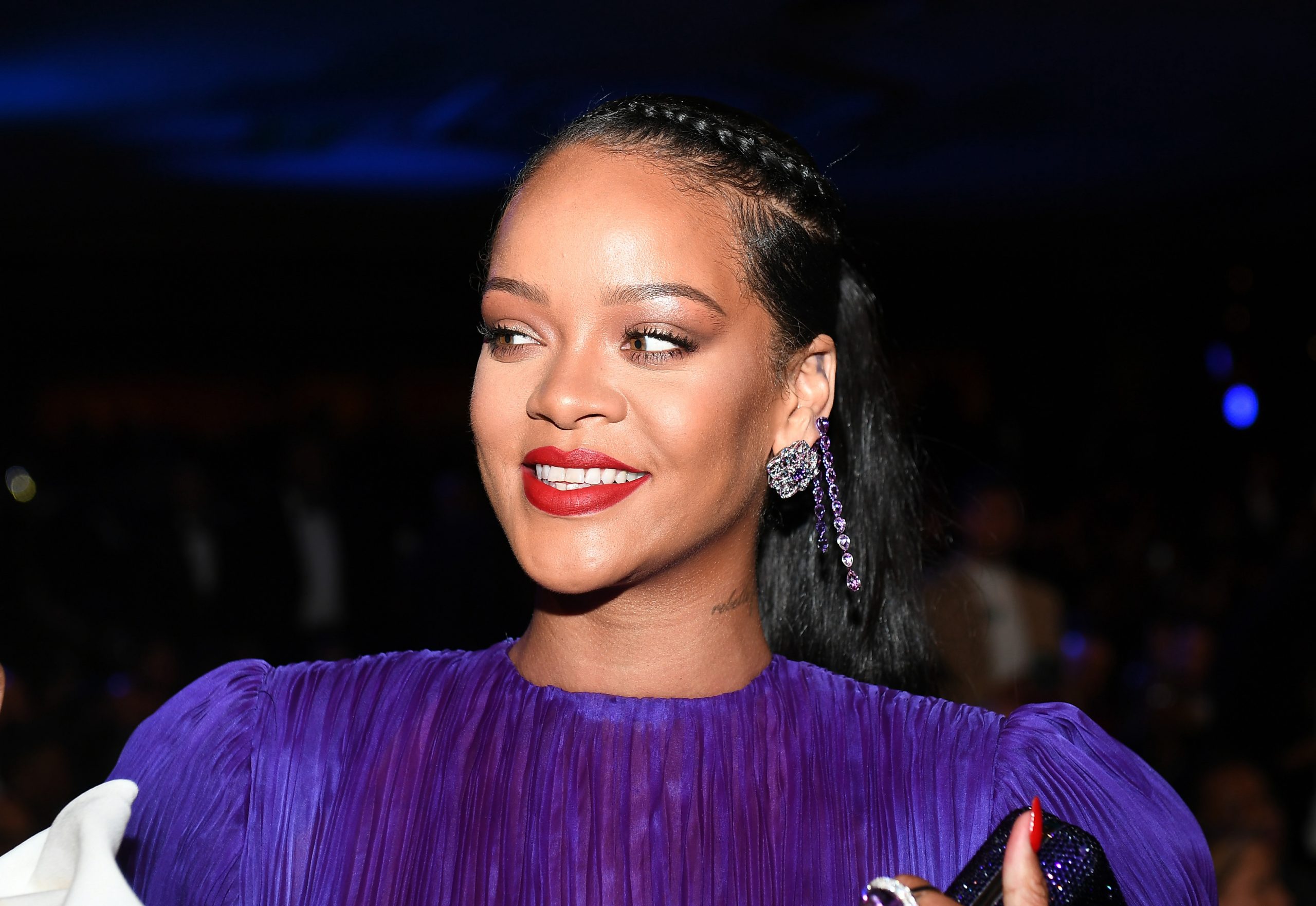 Rihanna porte du violet