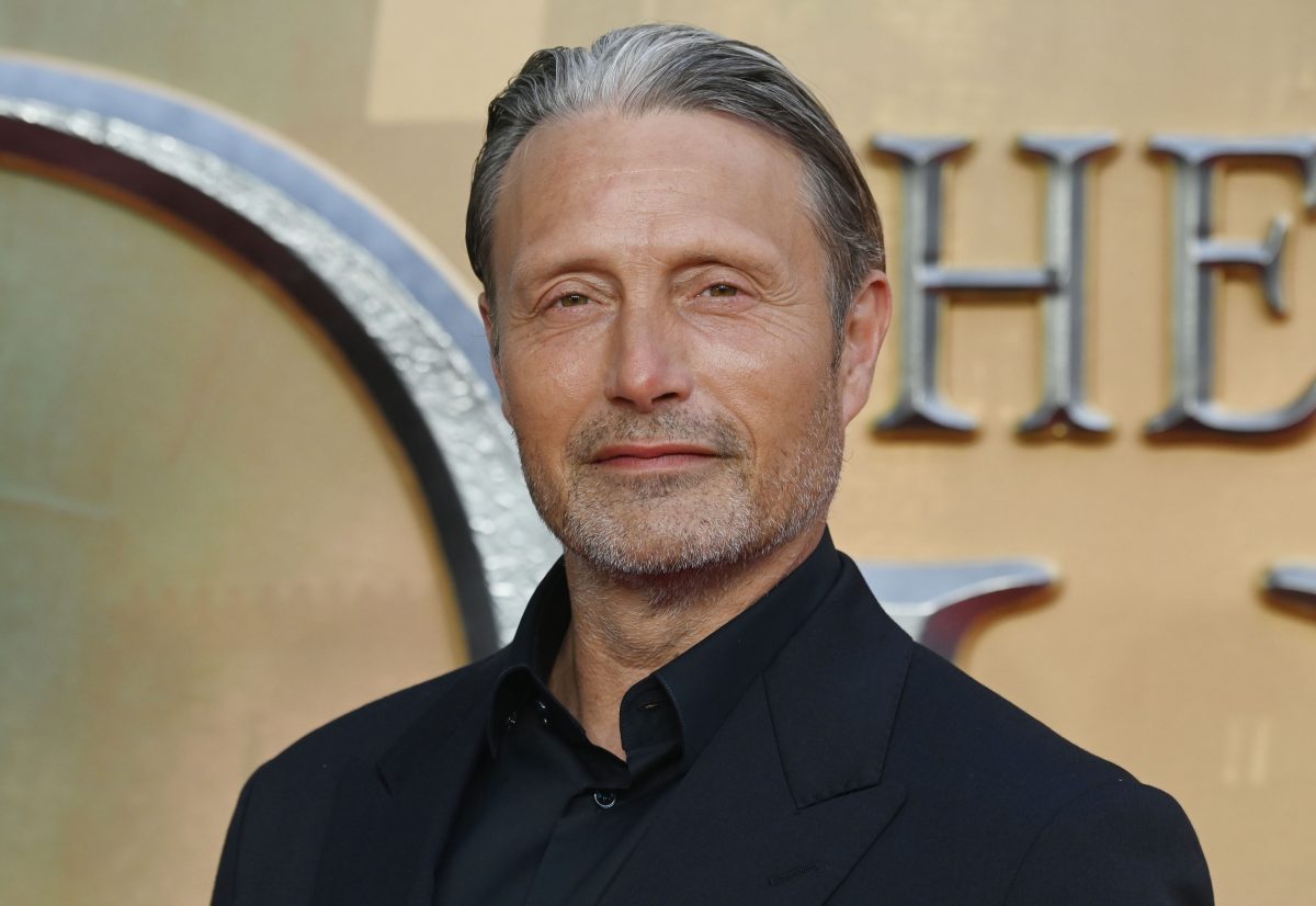 Mads Mikkelsen, qui reprend le rôle de Grindelwald de Johnny Depp, assiste à la première de Fantastic Beasts : The Secrets of Dumbledore