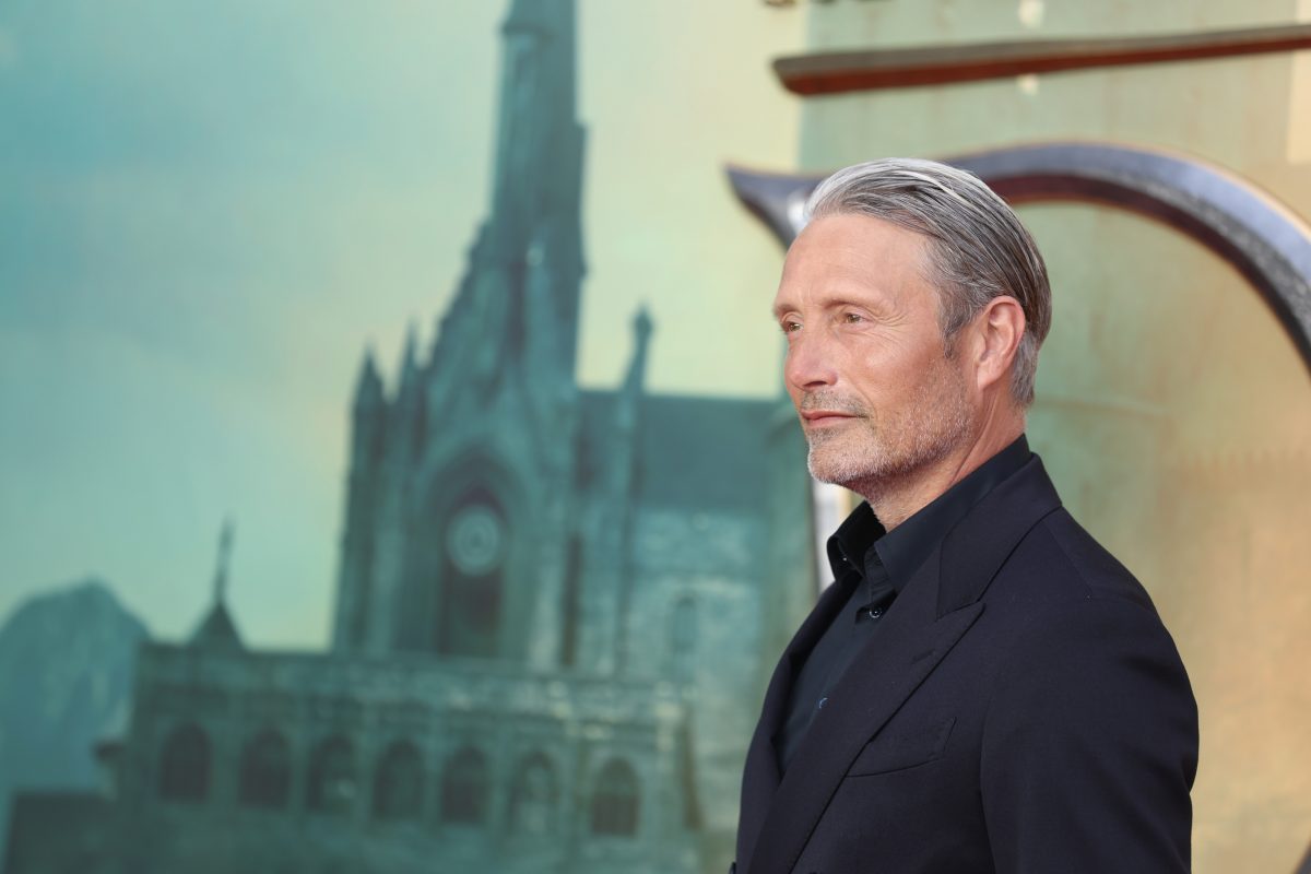 Mads Mikkelsen qui joue Grindelwald assiste à la première de Fantastic Beasts : The Secrets of Dumbledore