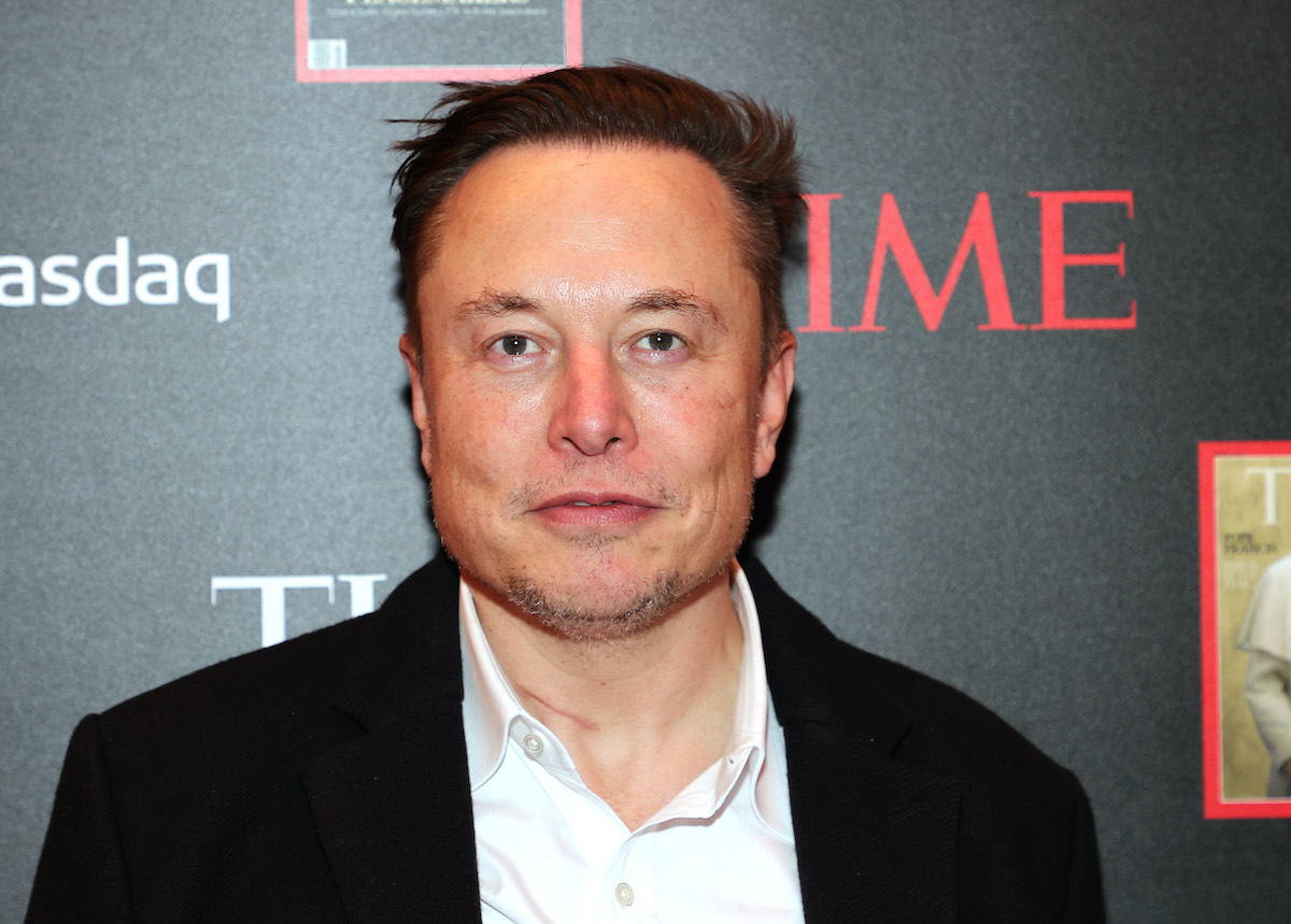 Elon Musk souriant