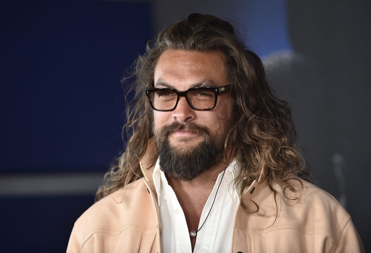 Jason Momoa, qui serait en pourparlers pour jouer dans une prochaine adaptation en direct de Minecraft, assiste à la première d'Ambulance.