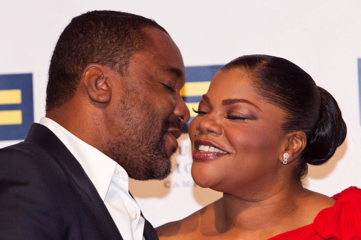 Lee Daniels et Mo'Nique s'embrassent sur le tapis rouge
