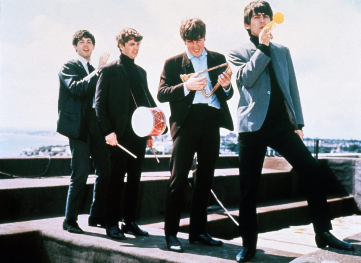 Le clown des Beatles sur un toit de Londres, de gauche à droite : Paul McCartney, Ringo Starr, John Lennon et George Harrison