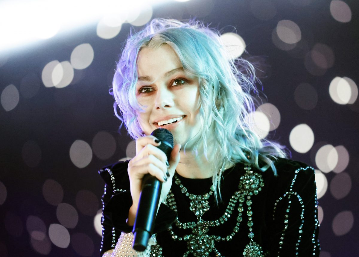 Phoebe Bridgers se produit au théâtre en plein air lors du festival de musique et d'arts de la vallée de Coachella 2022