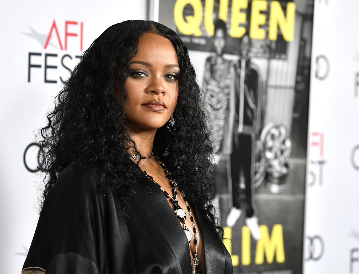 Rihanna aux cheveux longs