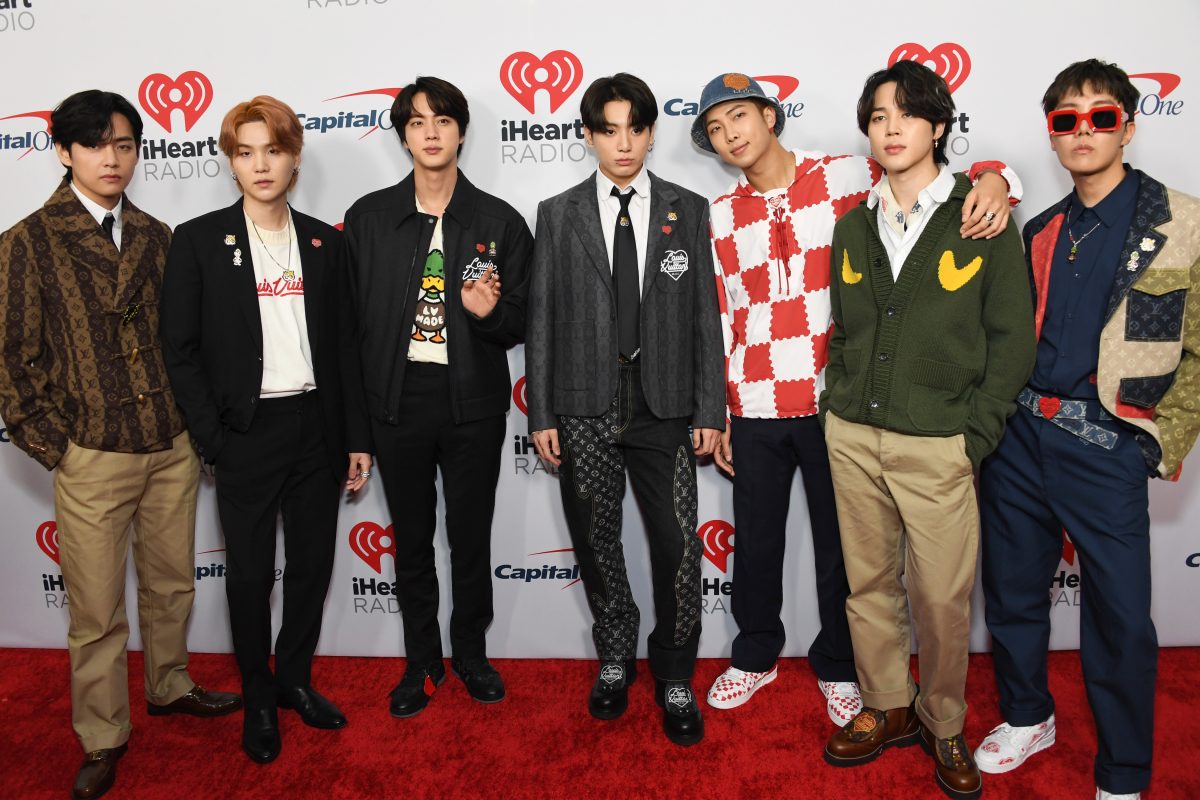 V, Suga, Jin, Jungkook, RM, Jimin et J-Hope de BTS assistent au Jingle Ball 2021 de 102,7 KIIS FM