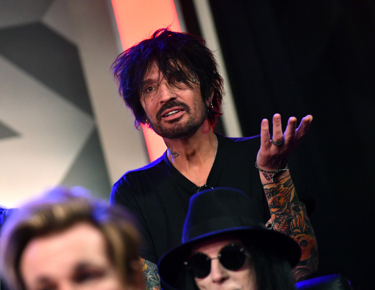 Quelle est la taille de Tommy Lee Pam & Tommy