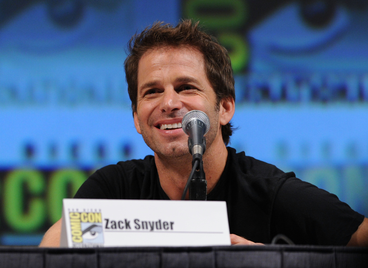 Rebel Moon Zack Snyder prend la parole sur scène lors de la table ronde "Sucker Punch" lors du Comic-Con 2010 au San Diego Convention Center le 24 juillet 2010