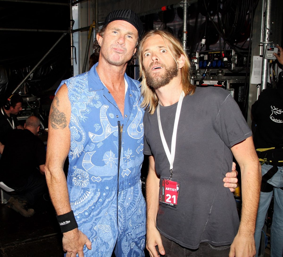 Chad Smith des Red Hot Chili Peppers et Taylor Hawkins des Foo Fighters dans les coulisses de Live Earth en 2007.