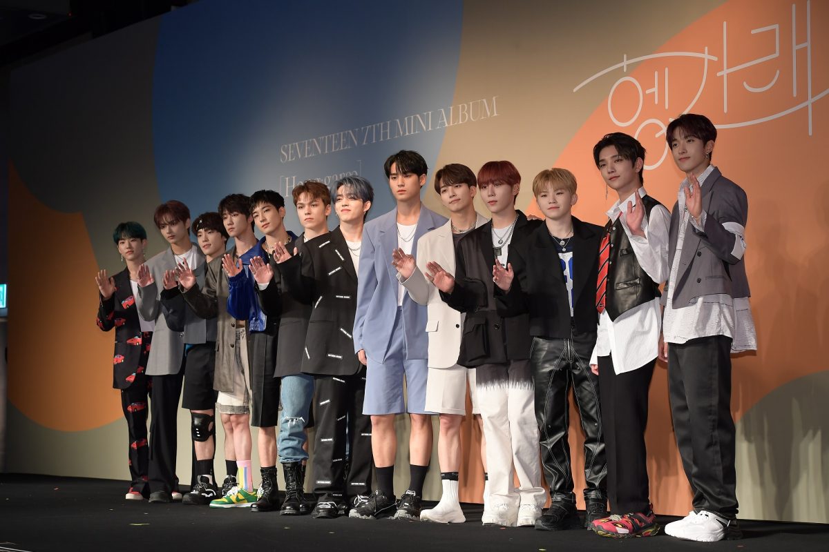 Les membres de Seventeen à la conférence de presse de 'Heng:garæ'