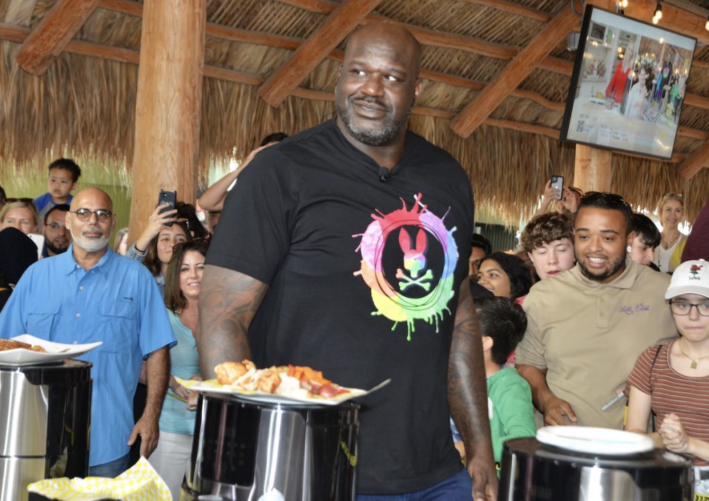 La légende de la NBA Shaquille O'Neal apparaît sur la chaîne ShopHQ pour son émission de cuisine