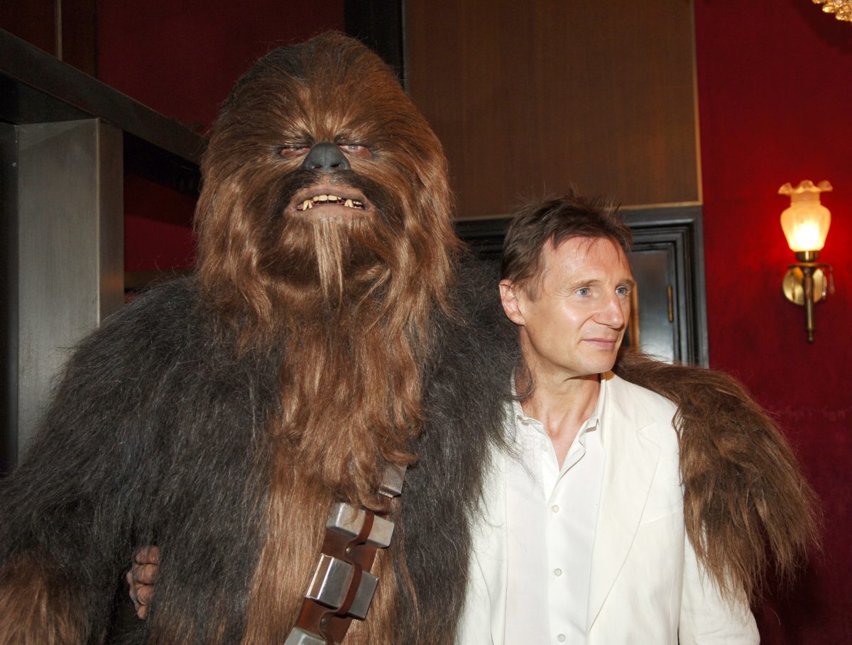 Chewbacca et Liam Neeson assistent à la première de Star Wars Episode III : La Revanche des Sith