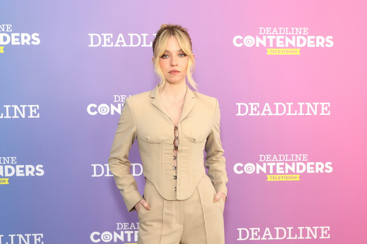La star d'Euphoria, Sydney Sweeney, porte une combinaison beige