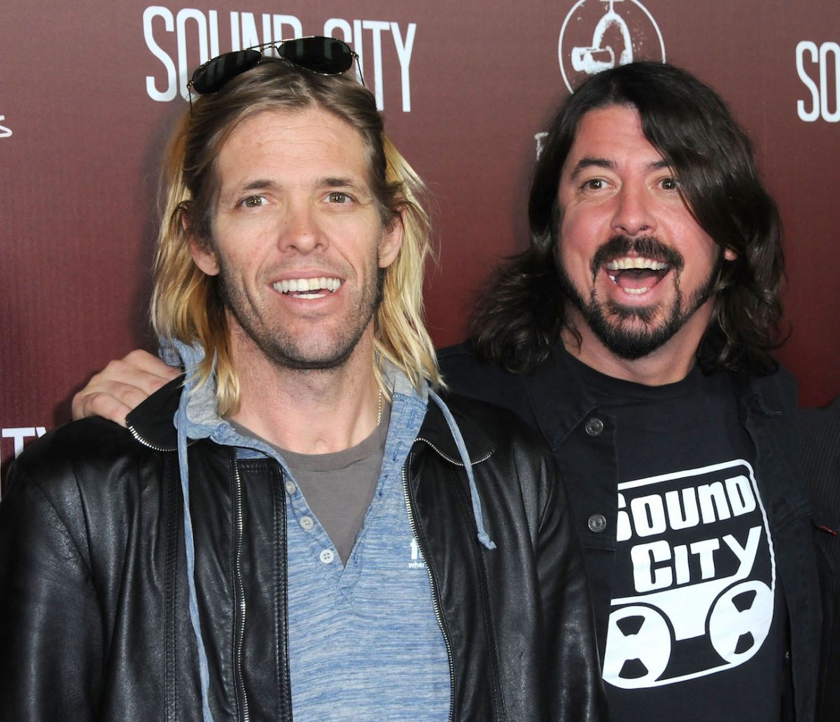 Taylor Hawkins et Dave Grohl lors de la première de 