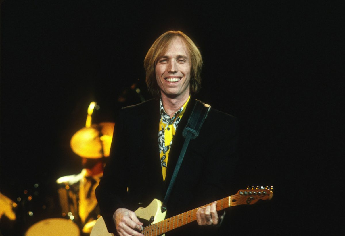 Tom Petty se produisant à l'Universal Amphitheatre en 1987.