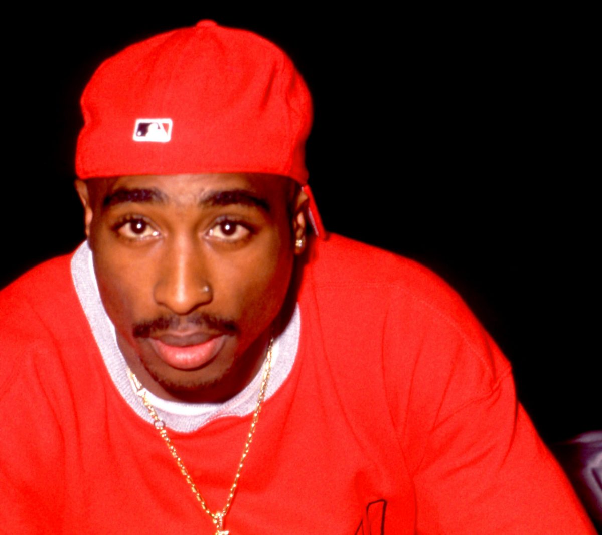 Tupac Shakur pose pour la photo