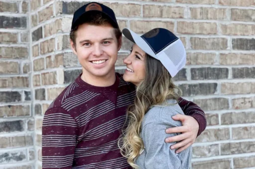 Hannah Wissmann regarde affectueusement Jeremiah Duggar dans un post Instagram du compte de l'ancienne star de Counting On