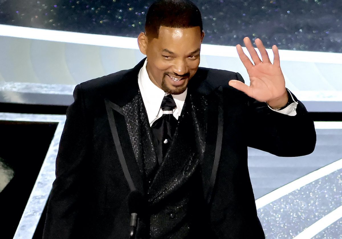 Will Smith remporte le prix du meilleur acteur aux Oscars 2022 quelques instants après avoir giflé Chris Rock, pour lequel Smith a été banni par les Oscars.