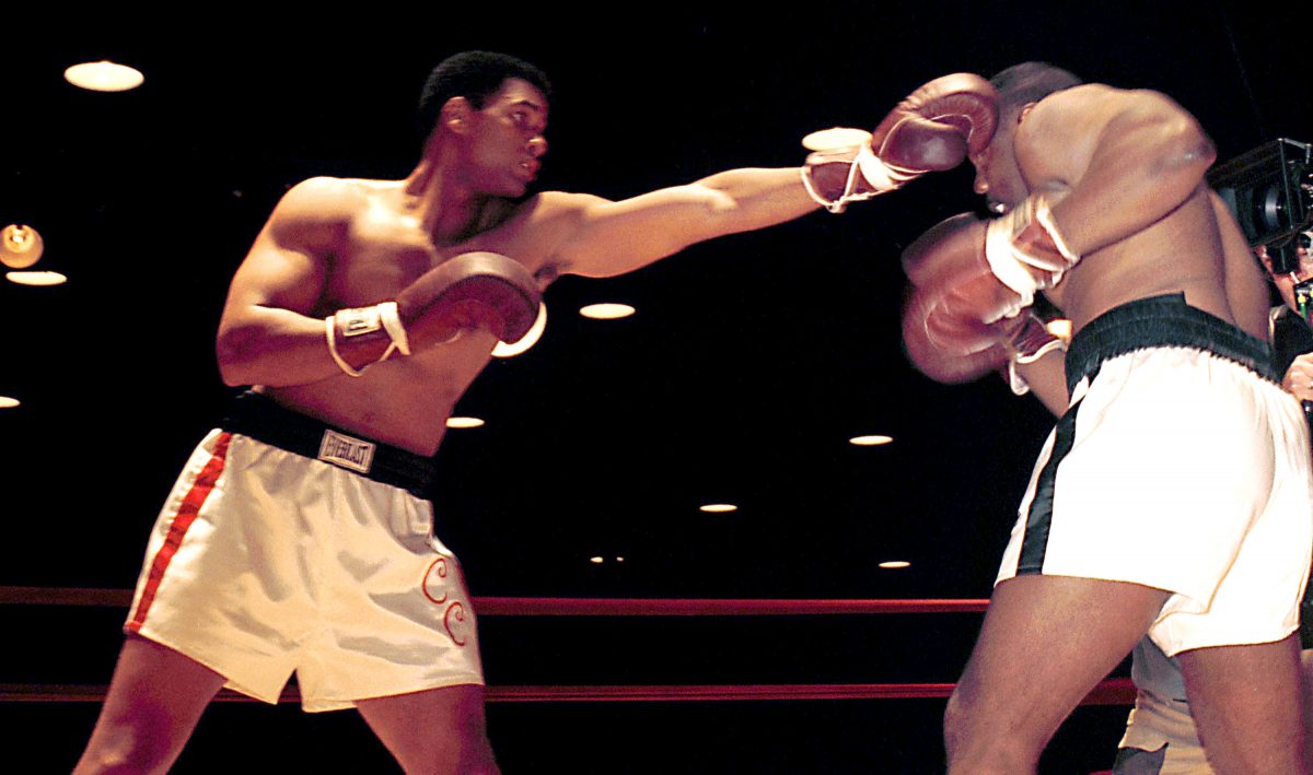 Will Smith dans le rôle d'Ali frappe l'acteur de Sonny Liston Michael Bentt