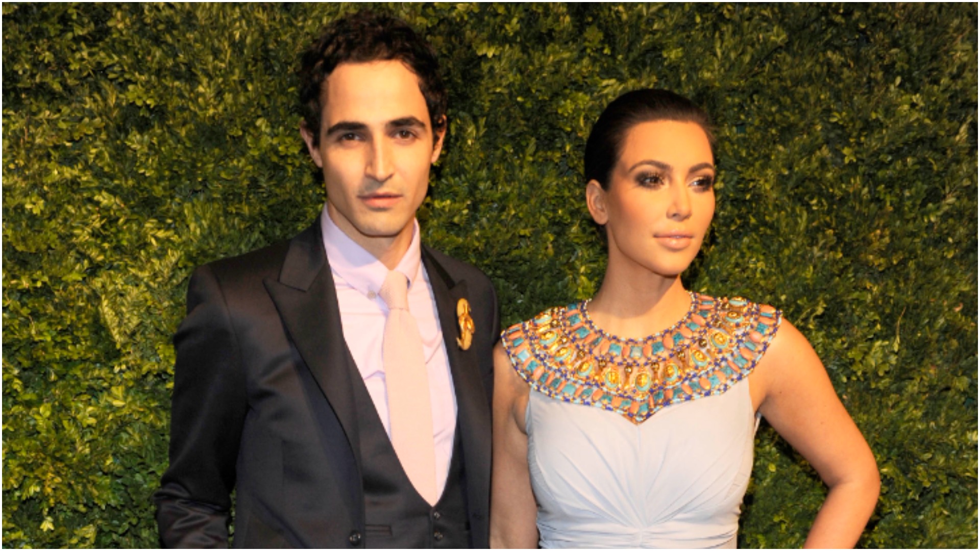Zac Posen et Kim Kardashian ont assisté au Vogue Fashion Fund Award en 2010 et ont posé pour une photo