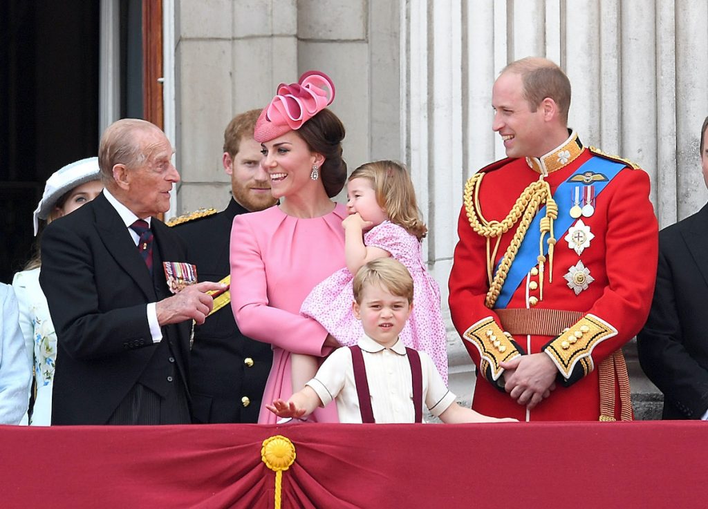 Kate Middleton et la princesse Charlotte portent des tenues assorties à Trooping the Colour en 2017