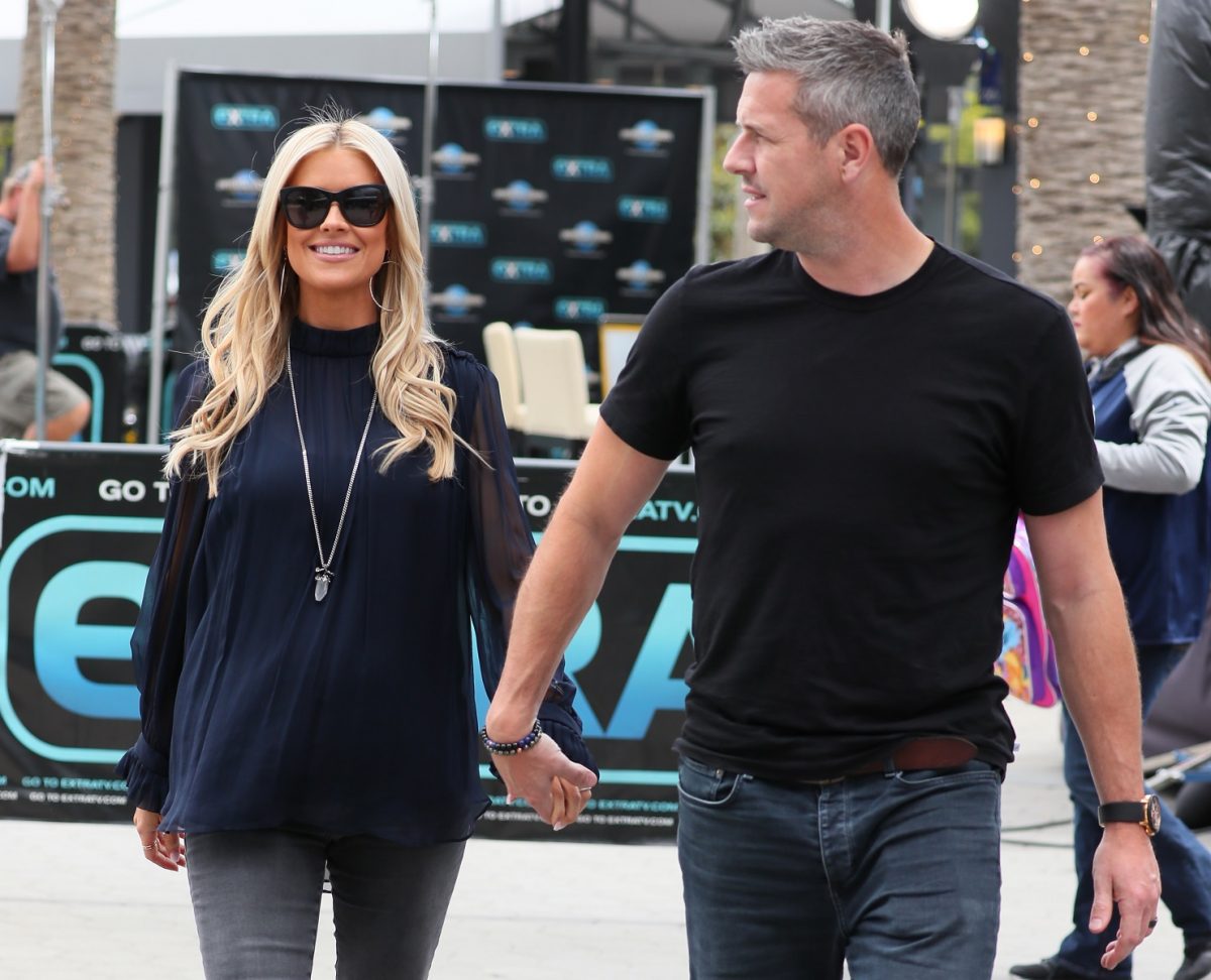 Christina Hall et Ant Anstead marchent main dans la main pendant leur mariage de courte durée en 2019