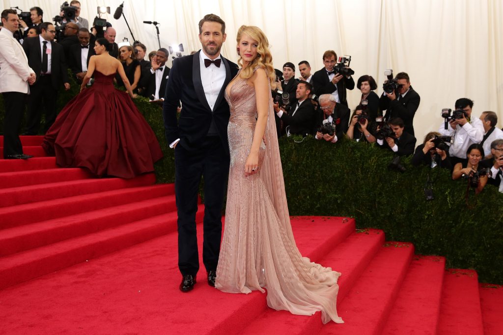 Blake Lively et Ryan Reynolds posent au Met Gala en 2014