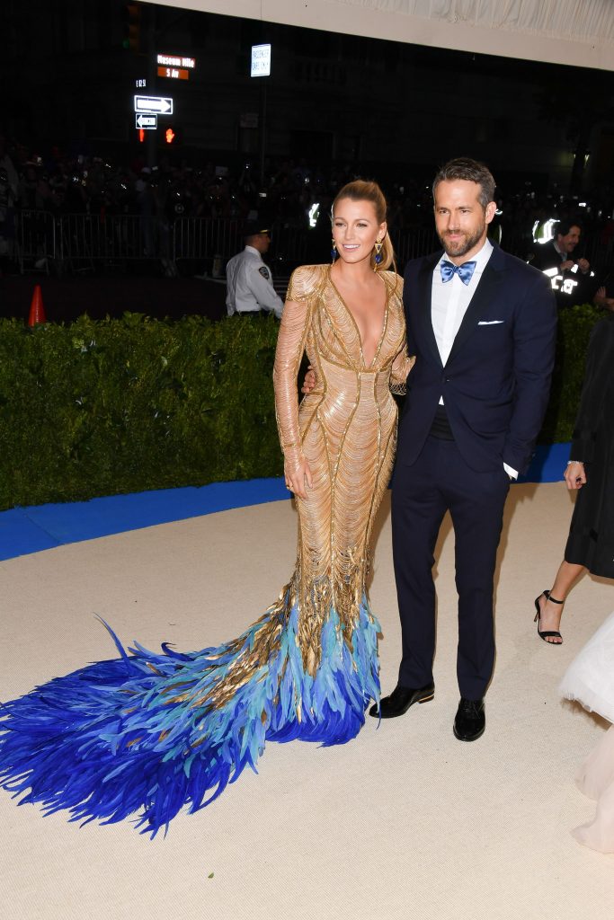 Blake Lively et Ryan Reynolds posent au Met Gala 2017
