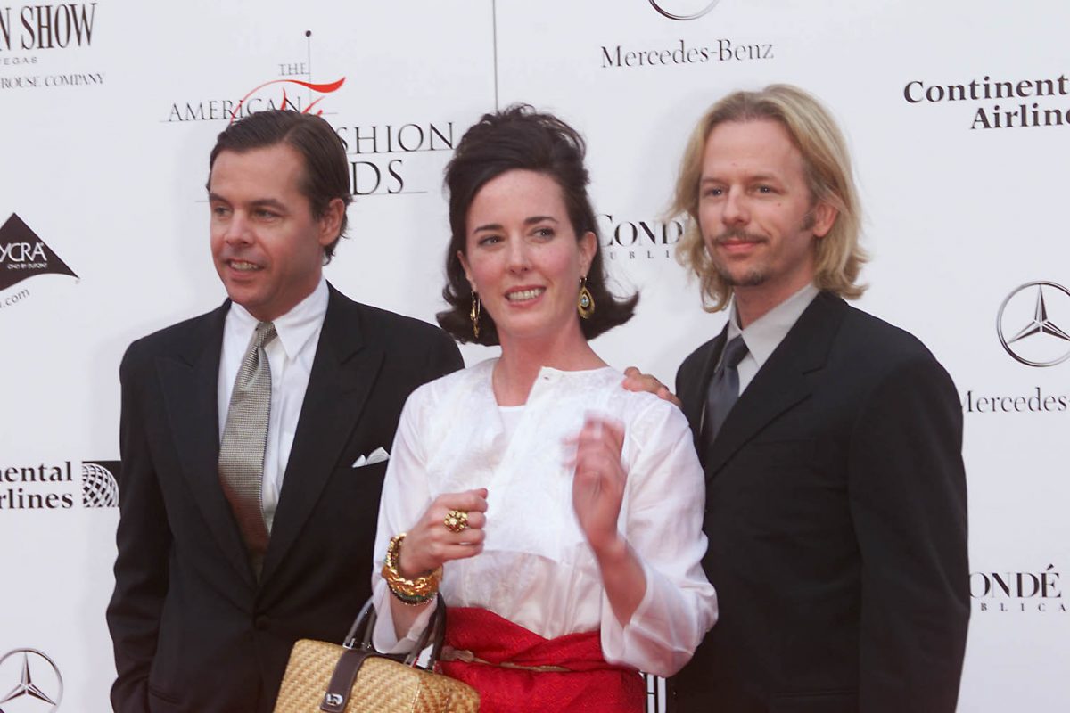 Kate Spade, Andy Spade et David Spade souriant ensemble lors d'un événement