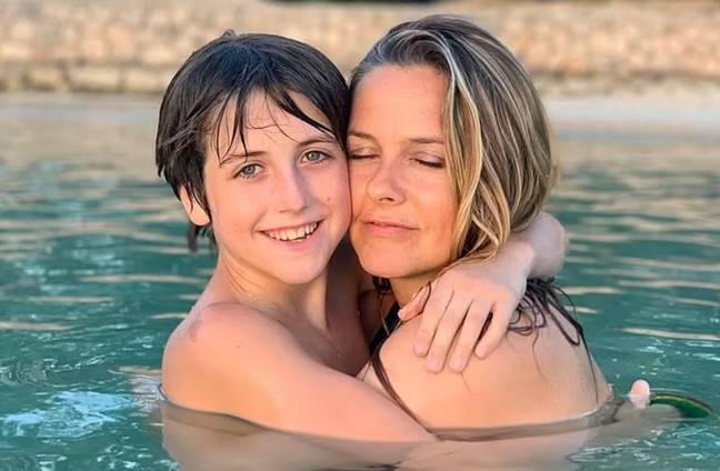 La star vue avec son fils Bear, maintenant âgé de 11 ans.  Crédit : Instagram/@aliciasilverstone