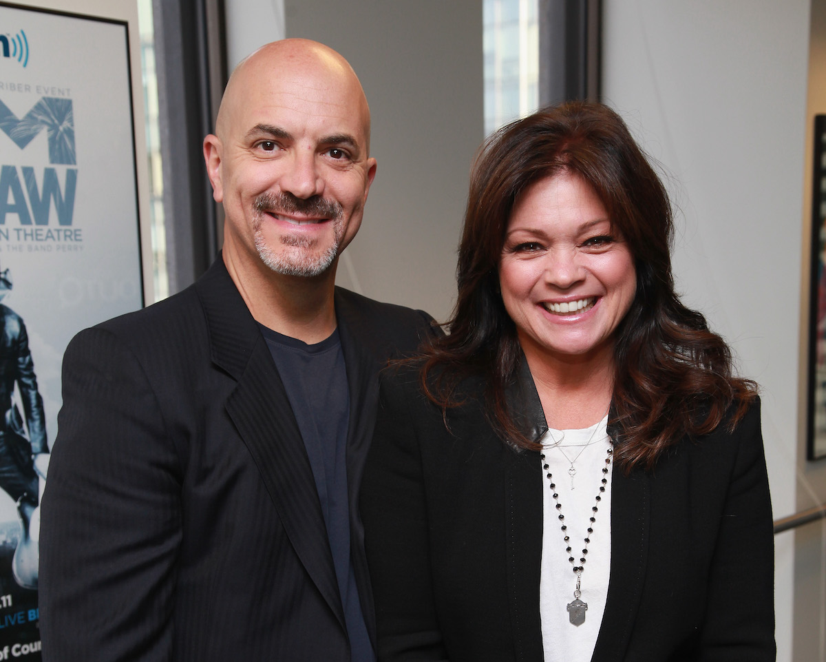 Tom Vitale et Valerie Bertinelli, qui ont préparé un repas pour son mari dans