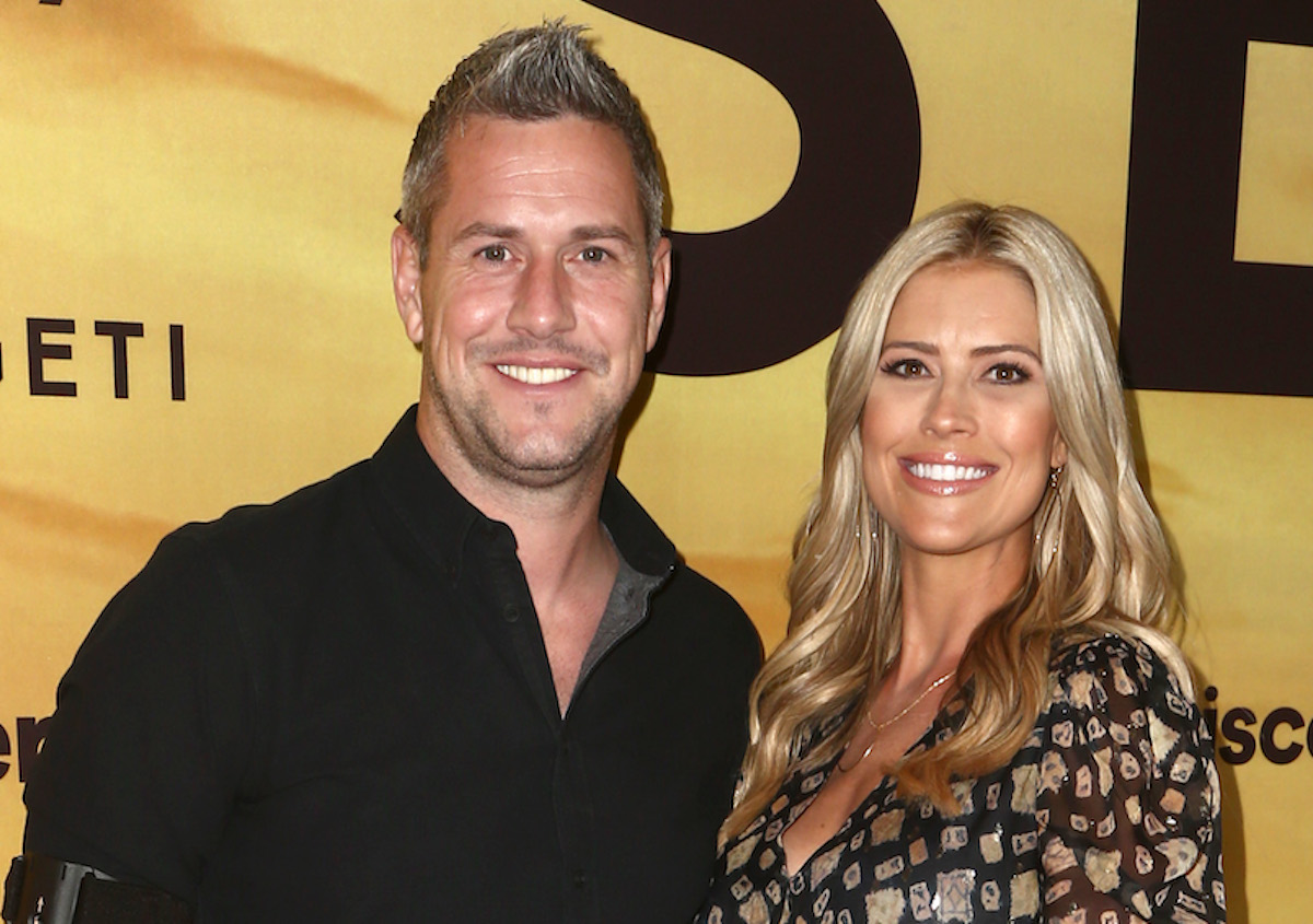 Ant Anstead et Christina Haack, qui ont publié une photo de leurs fils Brayden et Hudson sur Instagram, sourient aux photographes