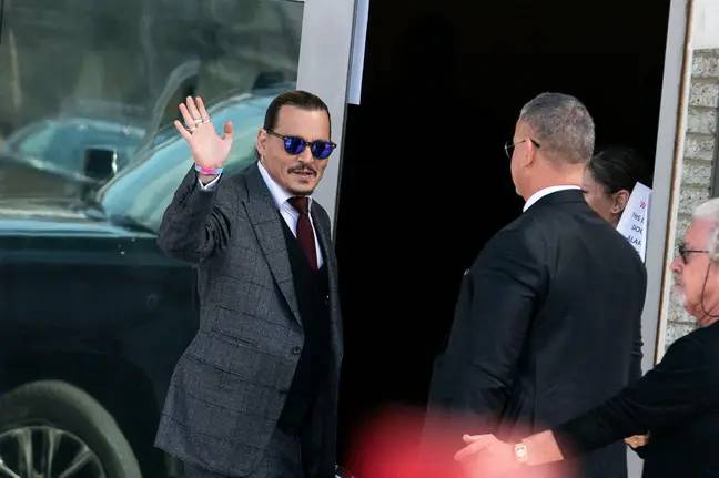 Johnny Depp devant le tribunal de Fairfax, en Virginie. Crédit : Alamy