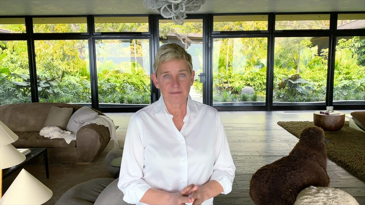 Ellen DeGeneres apparaissant lors de la FOX présente le IHeart Living Room Concert for America