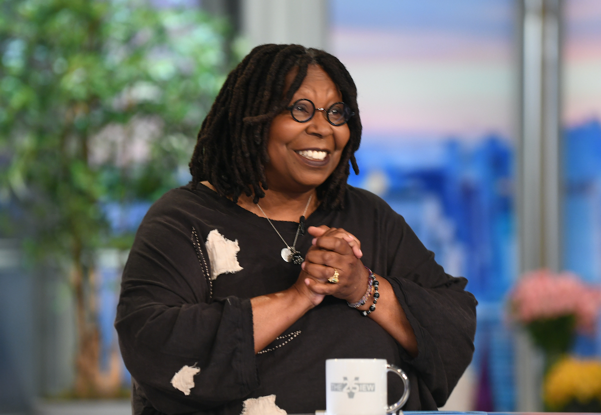 Whoopi Goldberg souriant