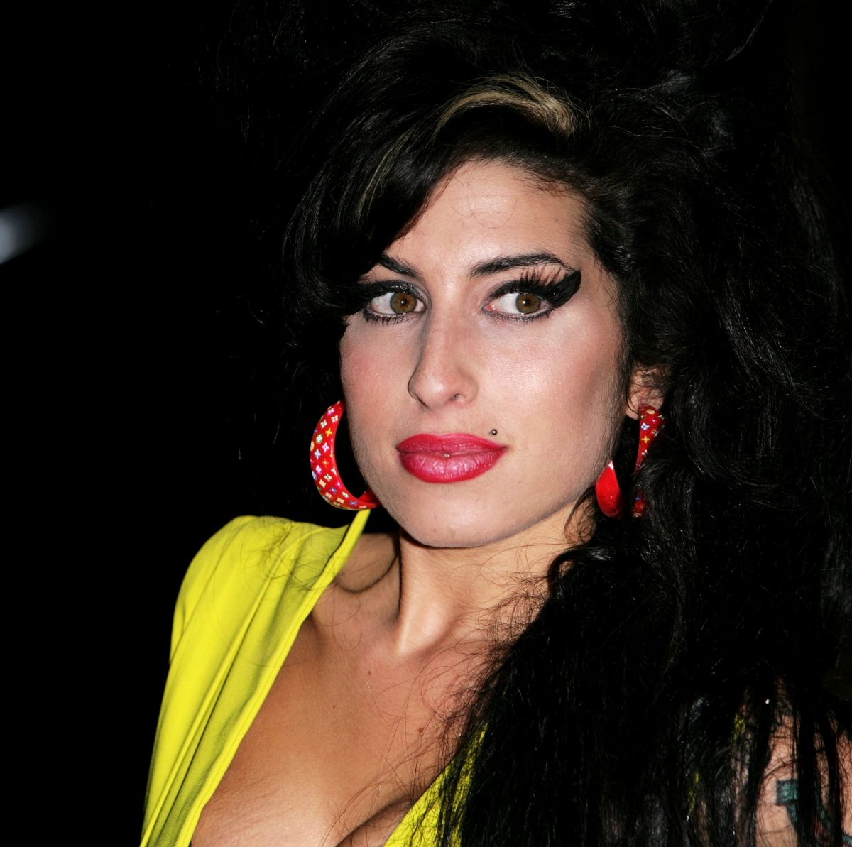 Ère "Rehab" Amy Winehouse portant des boucles d