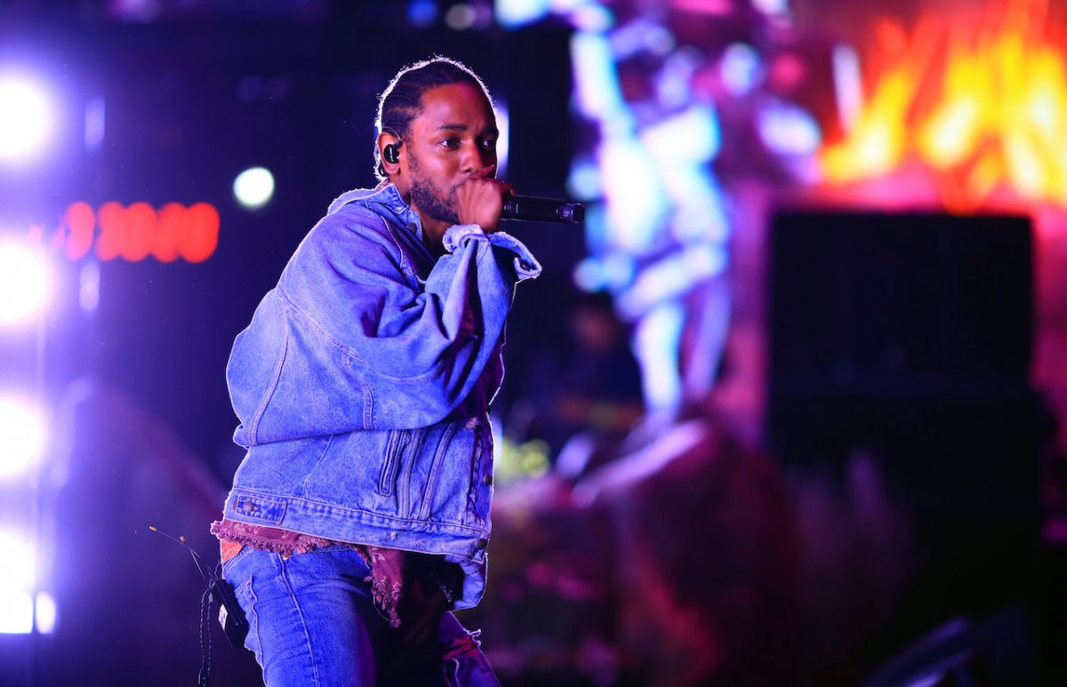 Kendrick Lamar se produit lors de Coachella 2018; Lamar a récemment rendu hommage à Nipsey Hussle dans un nouveau clip