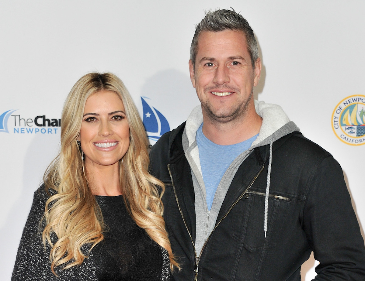 Christina Haack et Ant Anstead, qui ont répondu à un commentaire Instagram sur le fait d'éloigner Hudson de Christina Haack, se tiennent l'une à côté de l'autre et sourient
