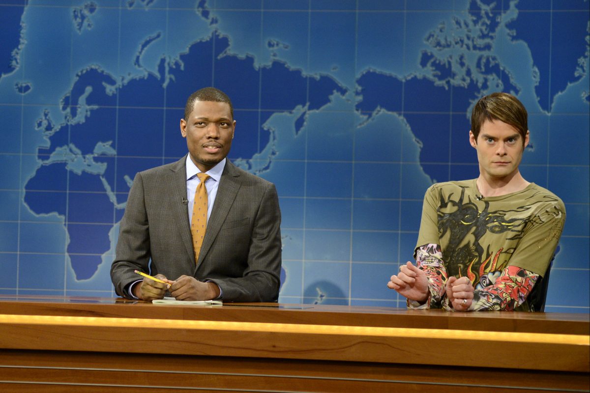 Bill Hader apparaît comme Stefon avec Michael Che sur Weekend Update sur Saturday Night Live (SNL)