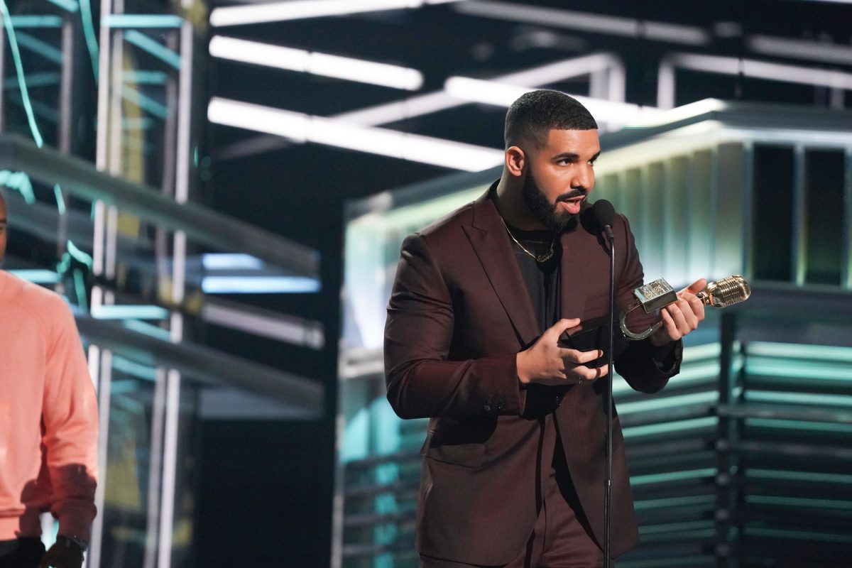 Drake accepte un prix aux Billboard Music Awards 2019
