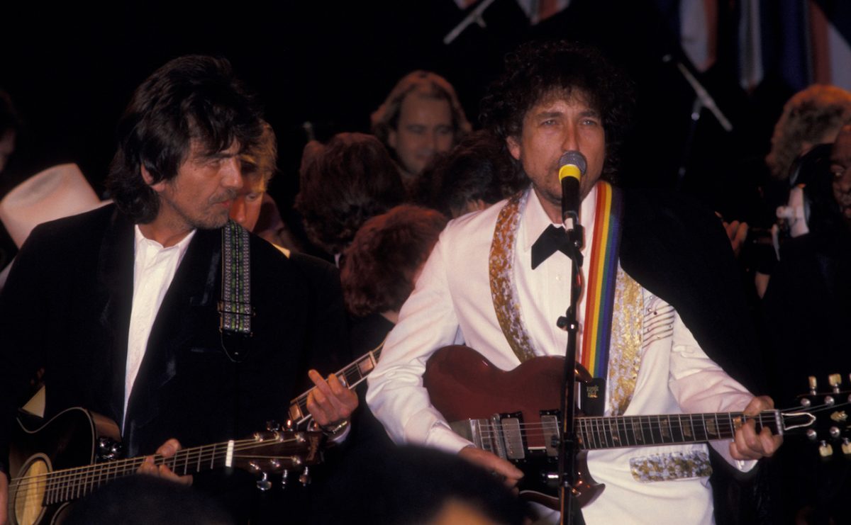 George Harrison et Bob Dylan lors des intronisations au Rock & Roll Hall of Fame en 1988.