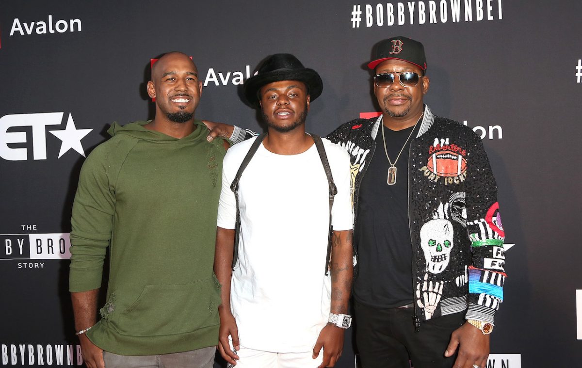 Bobby Brown avec ses fils Bobby Jr. et Landon;  Brown ne savait pas que Bobby Jr. expérimentait de la drogue au moment de sa mort