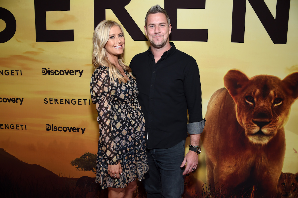 Christina Haack et Ant Anstead sourient et posent ensemble lors d'un événement.