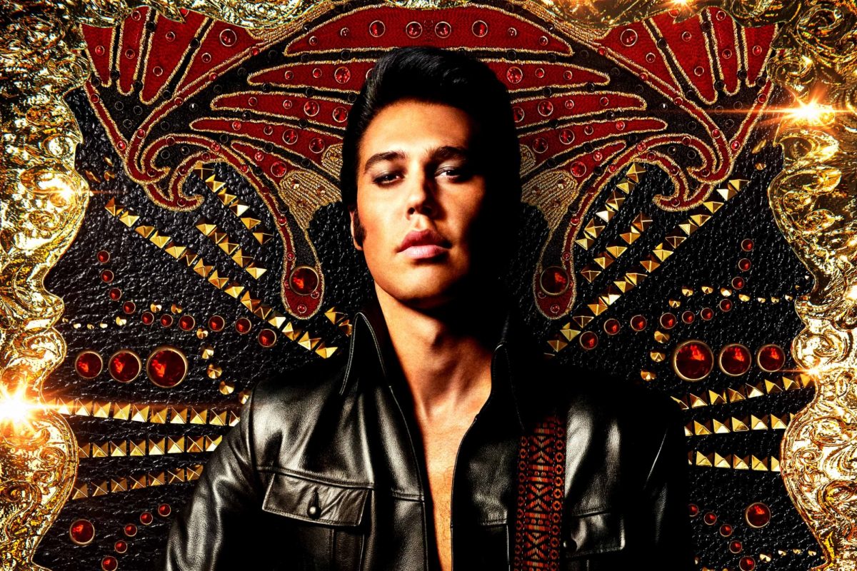 Affiches « Elvis » avec Austin Butler dans le rôle d'Elvis Presley avec une veste en cuir, regardant droit vers l'appareil photo.